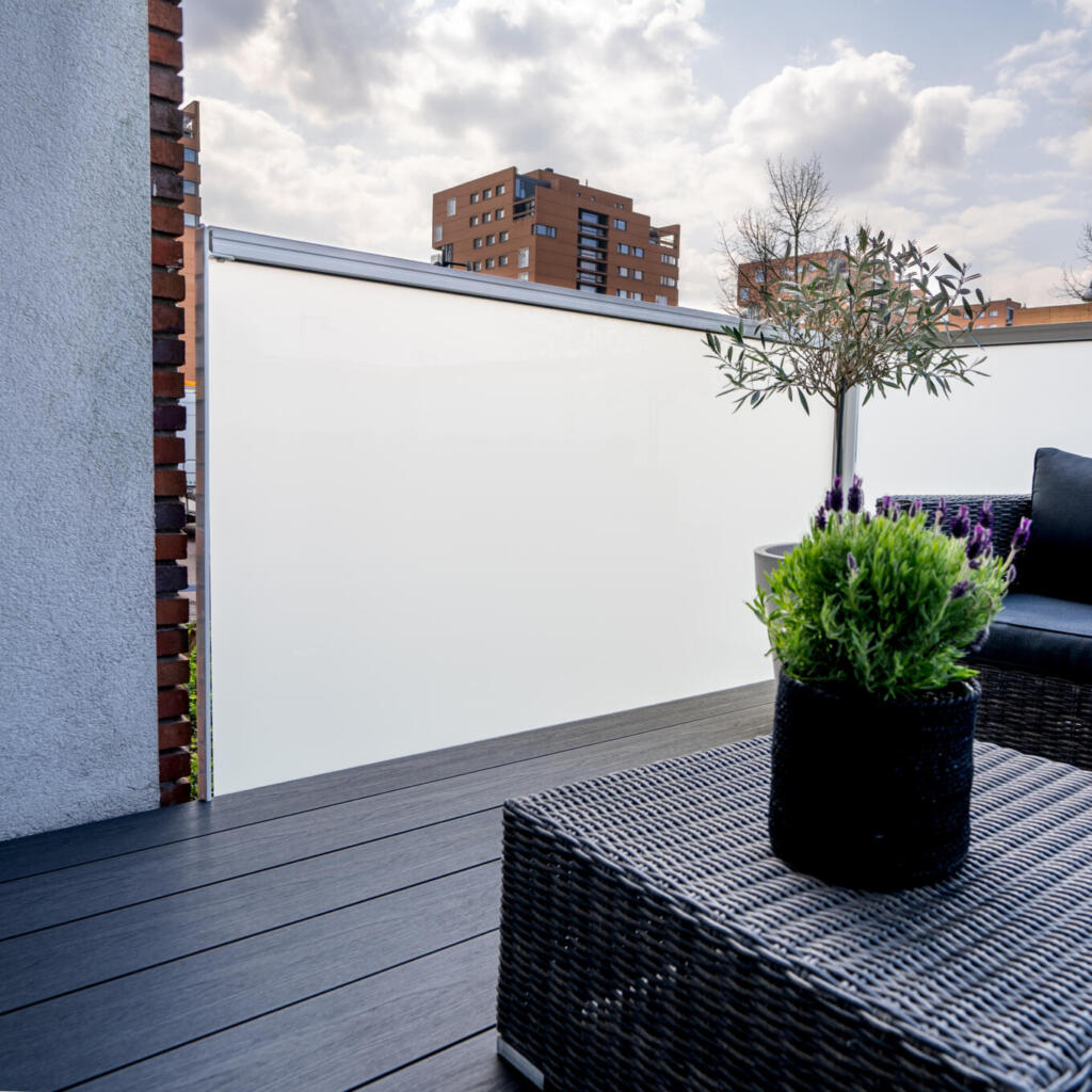 Satijn matte glaswand tegen de wind