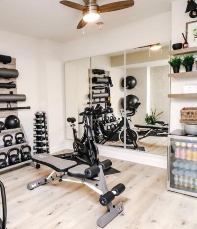 Grote spiegel fitnessruimte