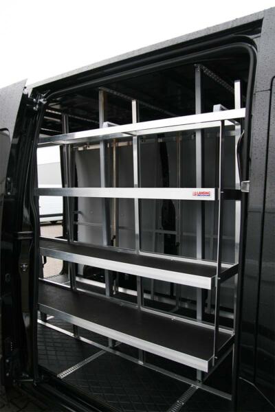 Binnenkant van de bus van Glaswebwinkel