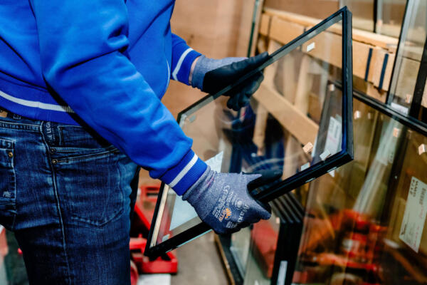 HR++ glas bestaat uit een binnenruit, het zilvergrijze spouwkader en de buitenruit