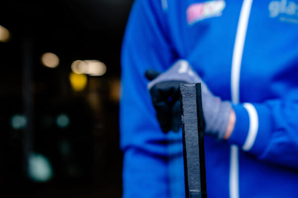 Zij aanzicht van HR++ glas