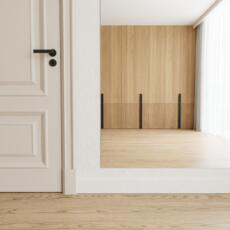 Verzilverd blanke veiligheidsspiegel aan de muur in functionele ruimte