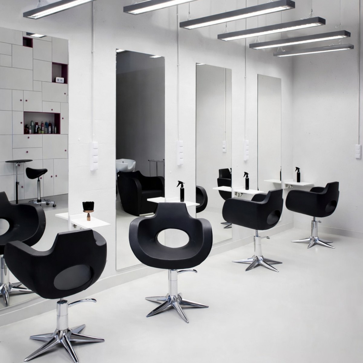 Kappersspiegels in moderne salon