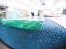 Opgestapelde glasplaatjes glas op maat