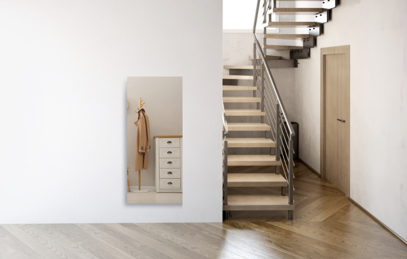 Lange spiegel in de hal, verzilverd uitgevoerd